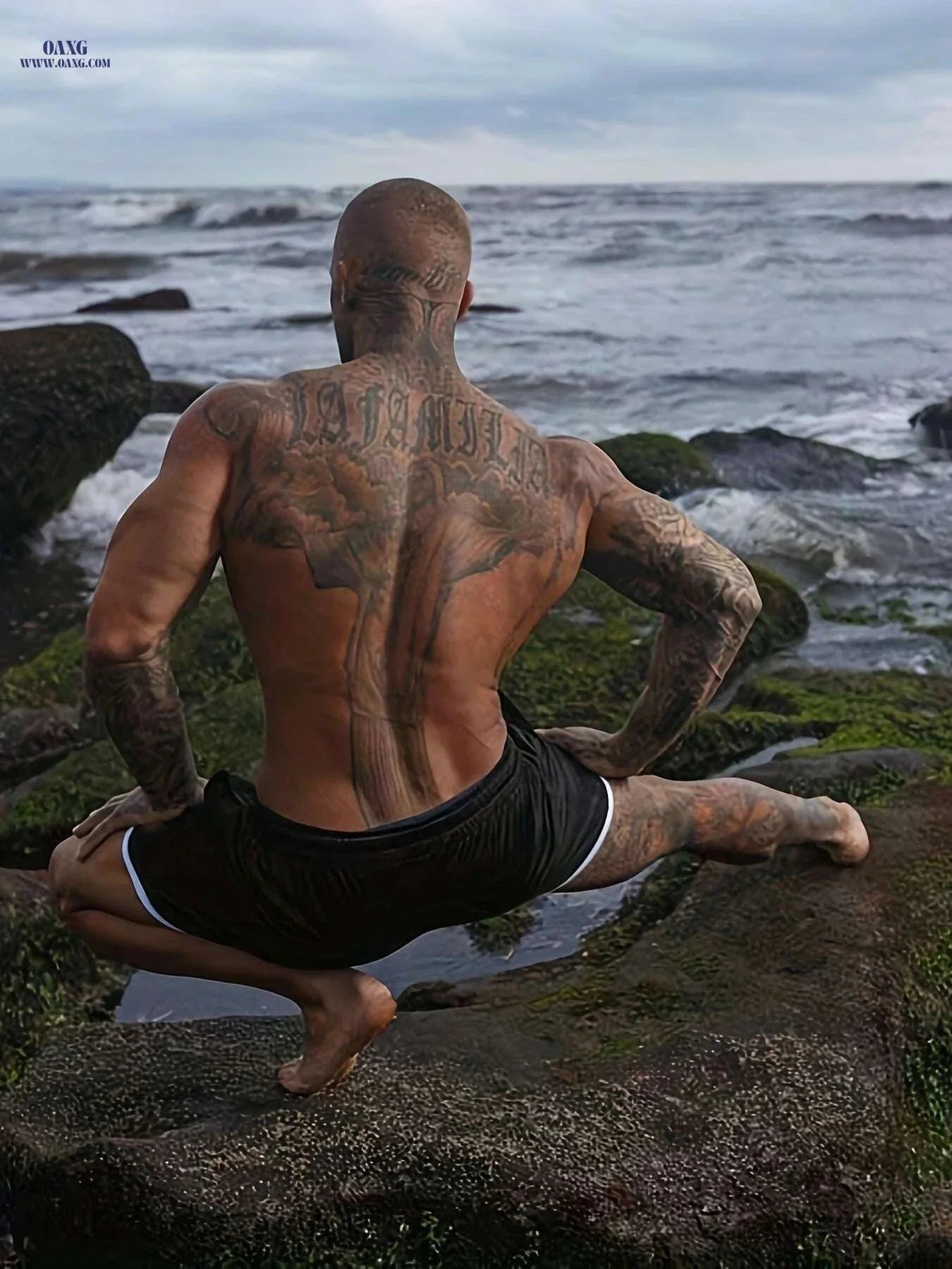 Men's Quick-Dry Athletic Shorts - Breathable Mesh & Geometric Design
